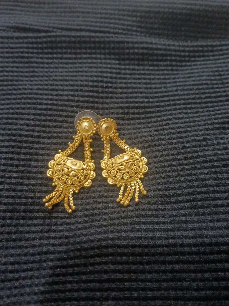 Gold Tone Drop Earrings