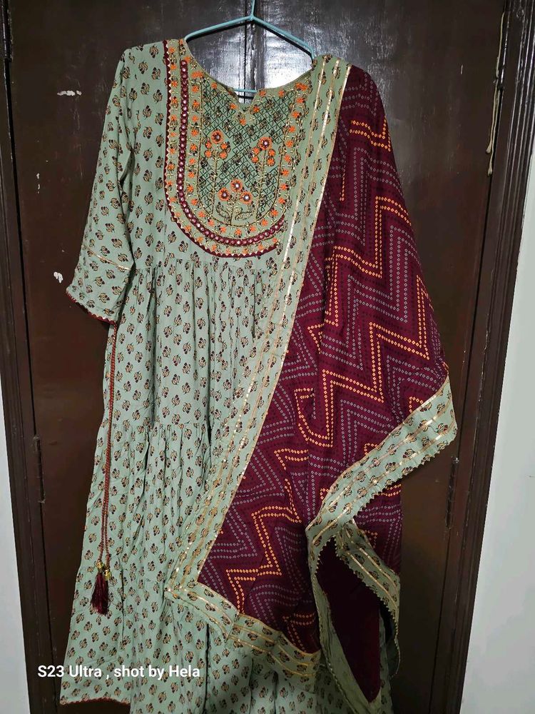 Elegant Kurta Set (Kurta and dupatta) FITS 38-40