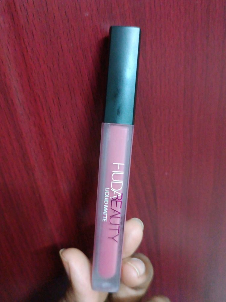 Huda Beauty Liquid Matte Lipstick😍
