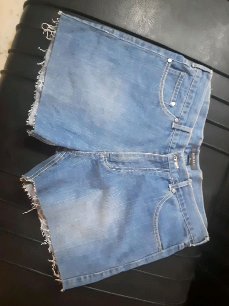 Rough Edge Denim Shorts Size 32,34
