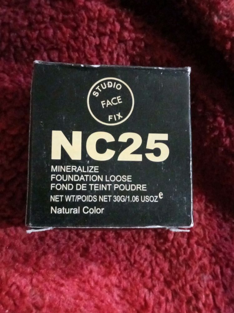 Compact Loose Powder With 1 Gift Free