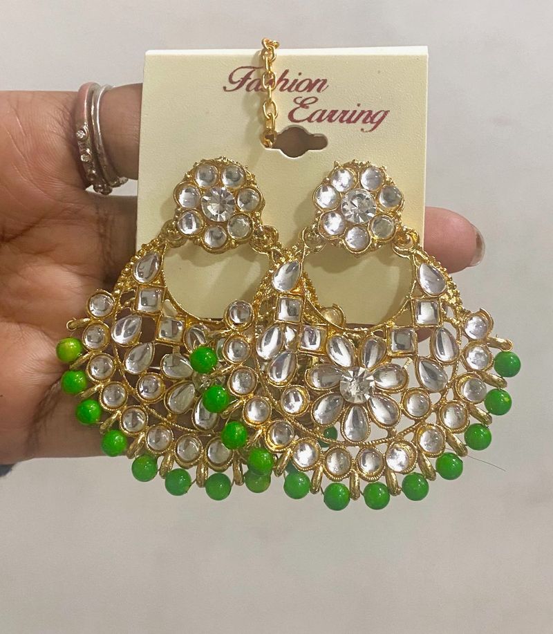 Fashionable Earrings with Mang-Tika