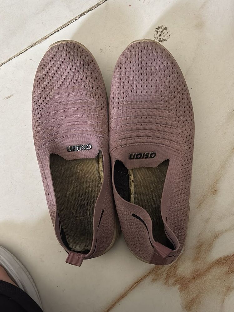 pink shoes