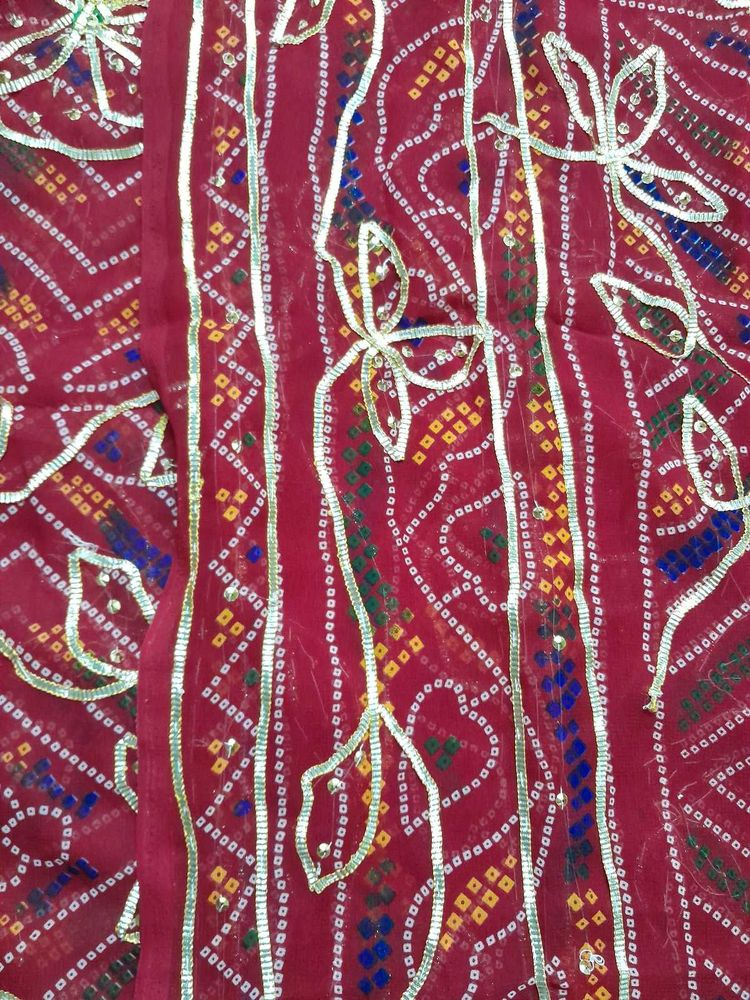 Sparkling Dupatta Of Jaipuri Print