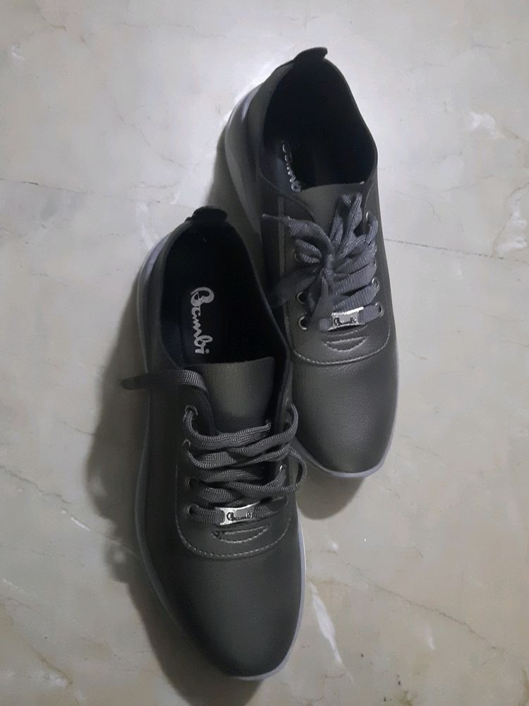 Women&#39;s Lace- ups