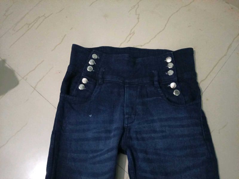 Women Stylish Jeans With Beutiful Bottons