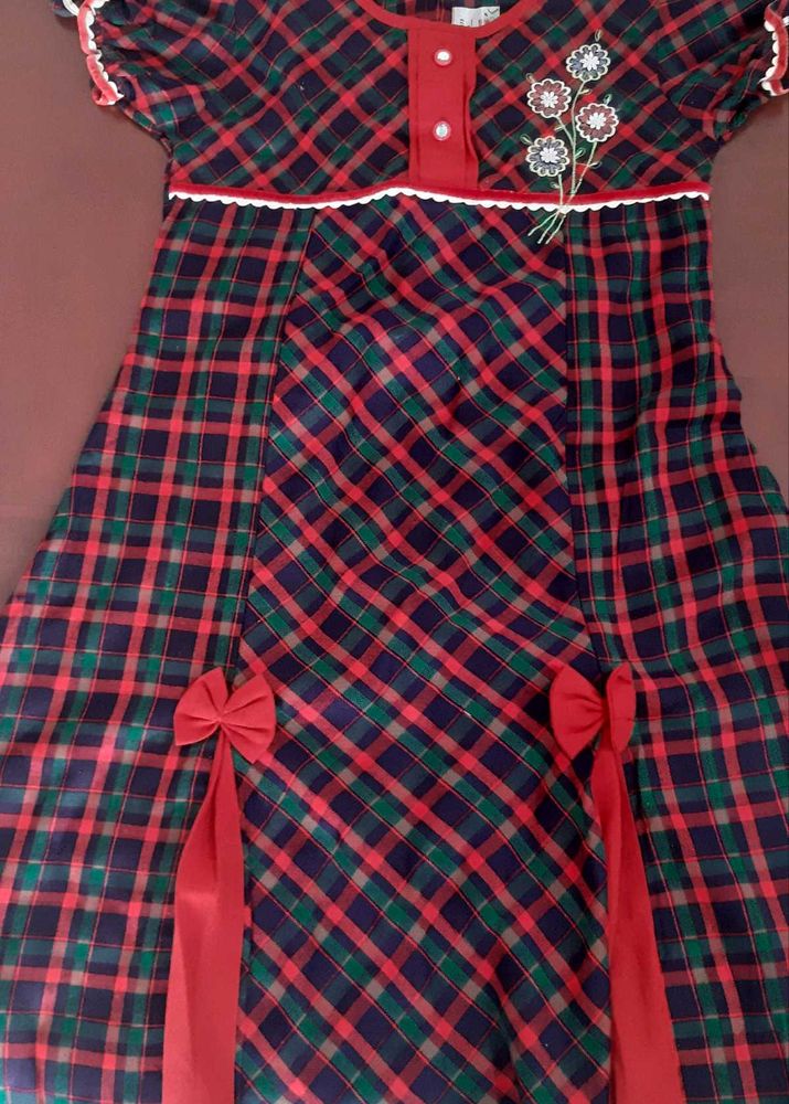Girls dress multicoloured checks. Age 10-13
