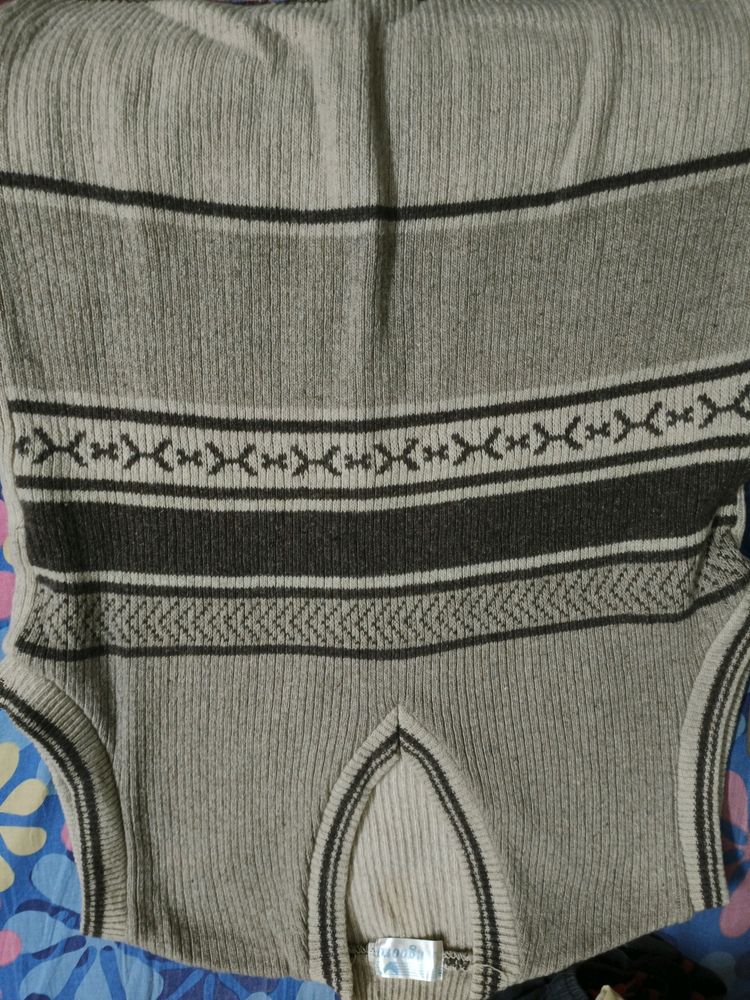 very good quality men&#39;s half sweater