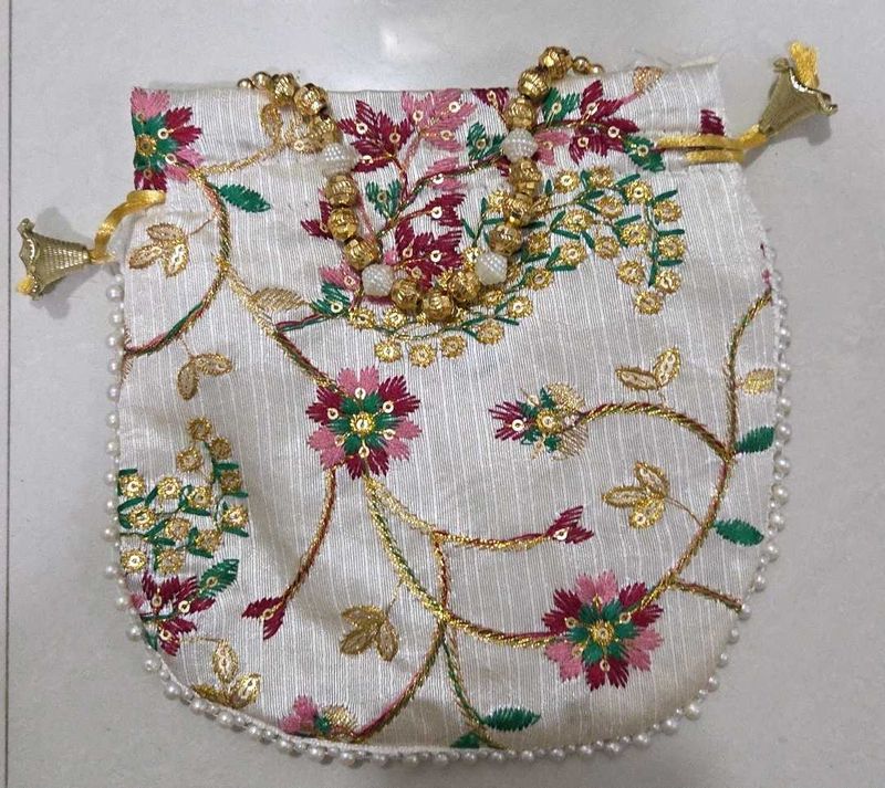 Floral Embroidered Drawstring Bag