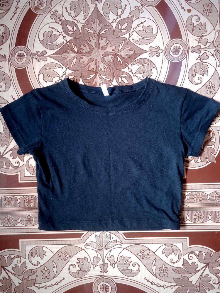 Black Crop Tee