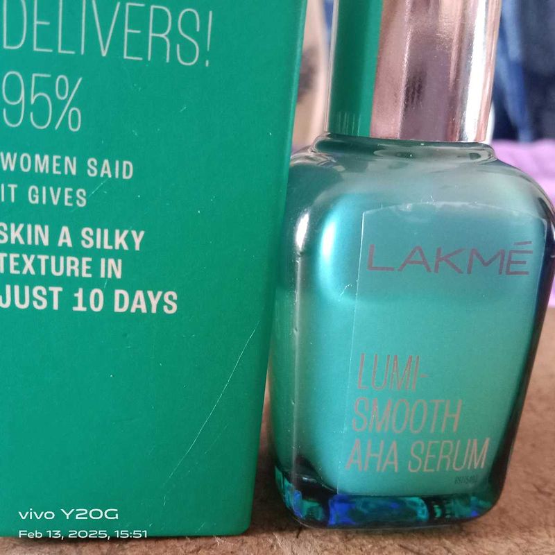 Lakme Lumi-smooth AHA Serum