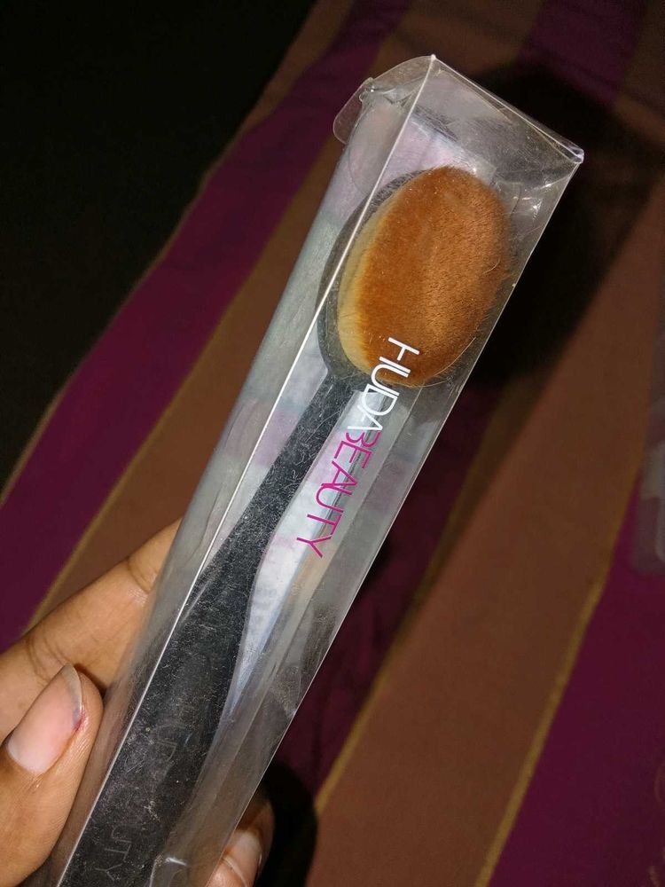 Huda Beauty Brush