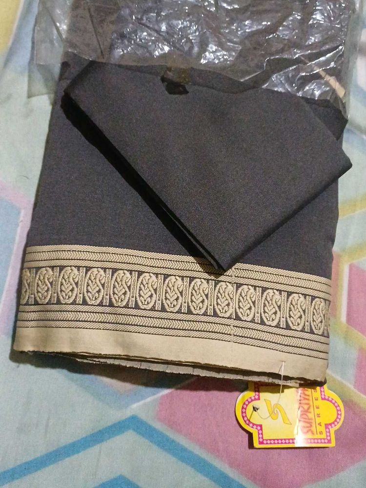 Elegant Grey Saree with Border