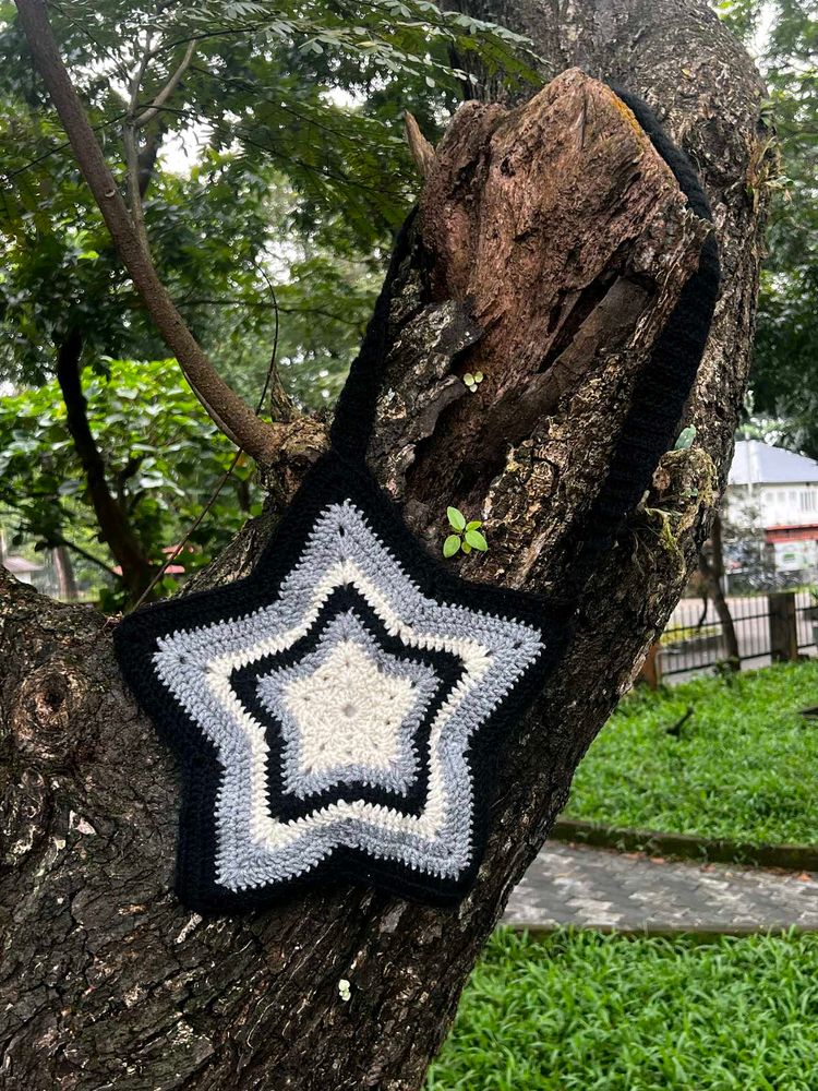 Crochet Star Shoulder Bag