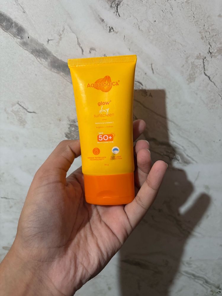 Aqualogica Glow Dewy Sunscreen