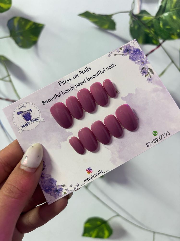 Mauve Press On Nails