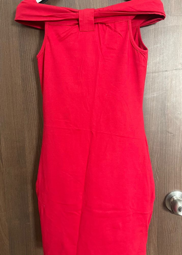 Off shoulder Red One Pic
