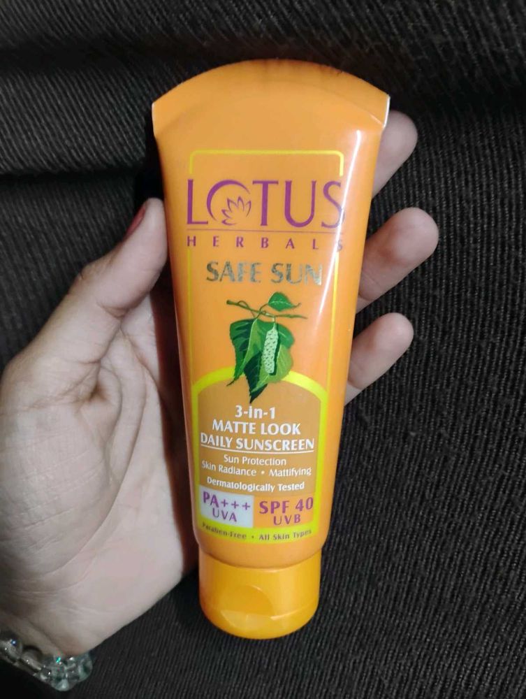 Lotus Herbals Safe Sun SPF 40
