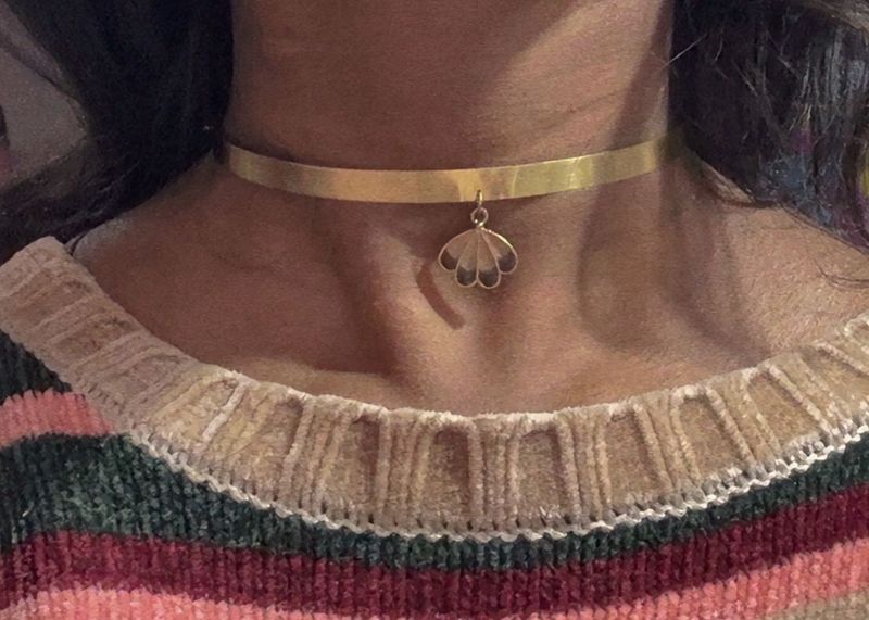 Gold Tone Shell Choker