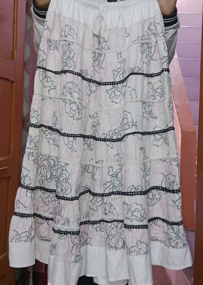 Cute White Printed Skirt(Woman)