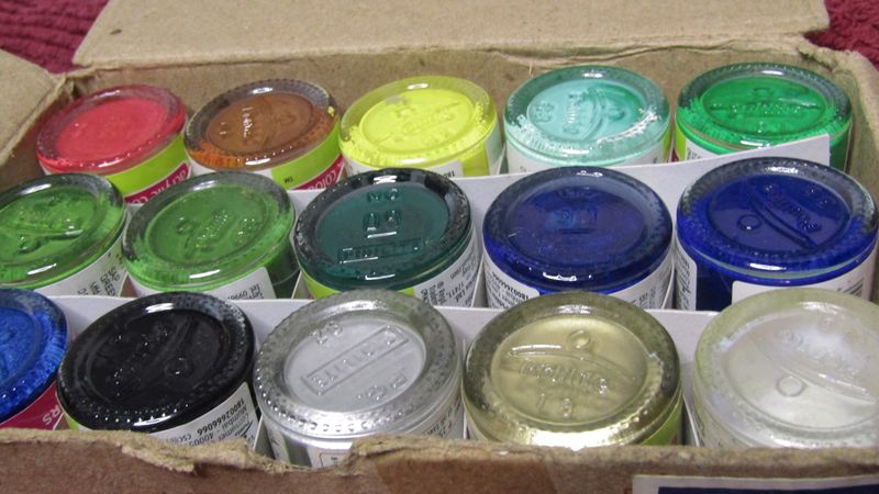 Acrylic paint tubes of 15 colours.