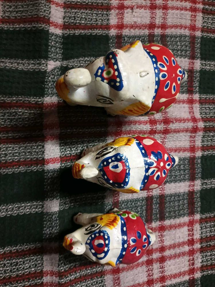 Three Elephant Idol With Flowers