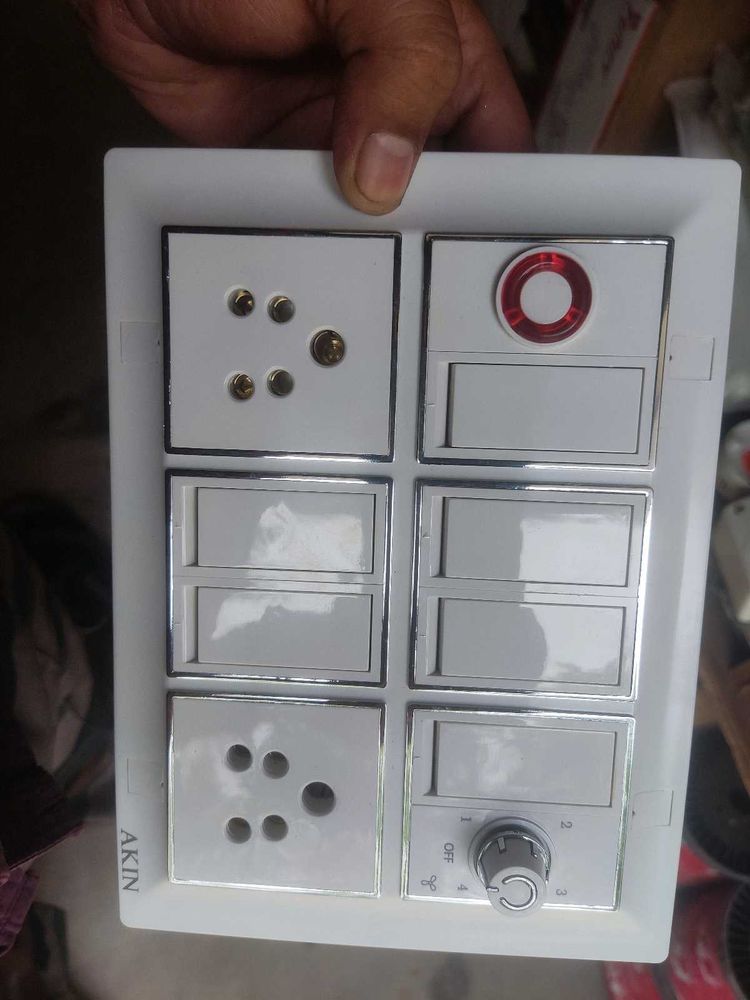 AKIN Electrical12 Modular Silverline Bord