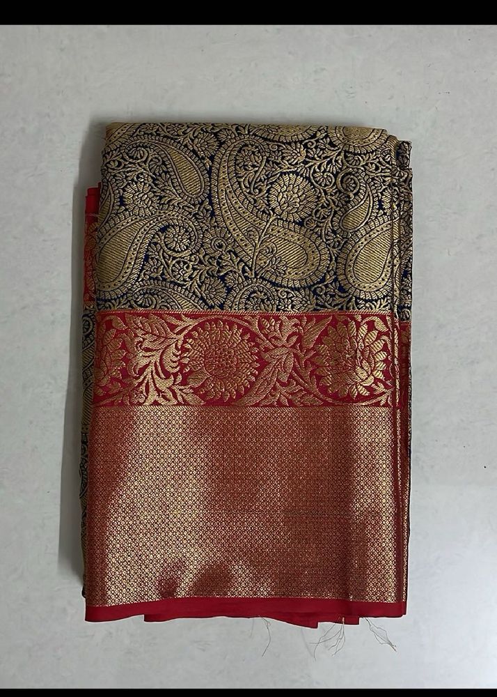 Elegant Black &amp; Gold Saree