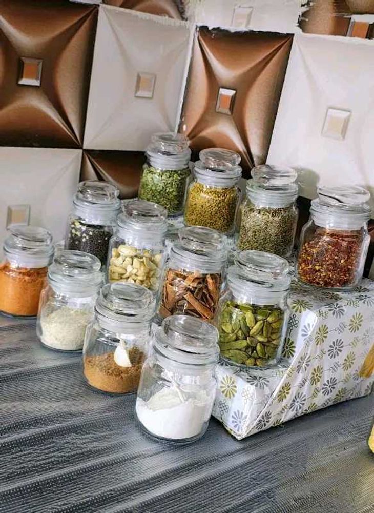 Set of 12 Clear Glass Spice Jars with Lids