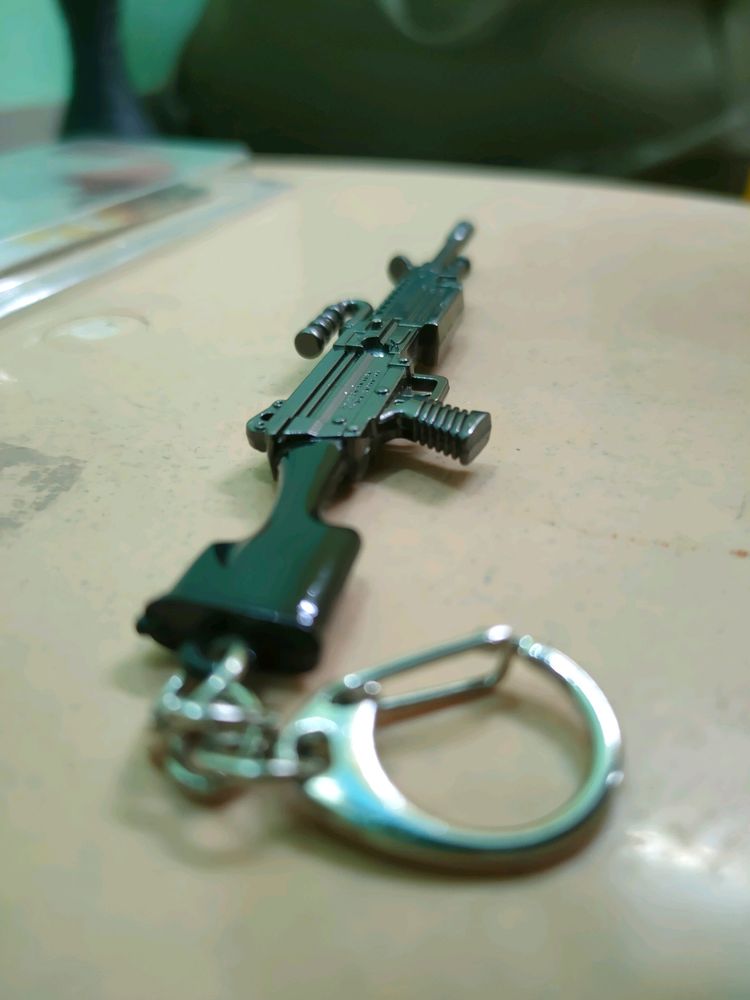 Metallic Gun Keyring - Black.