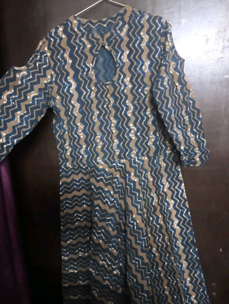 Modern Wavy Print Cold Shoulder Kurti Dress