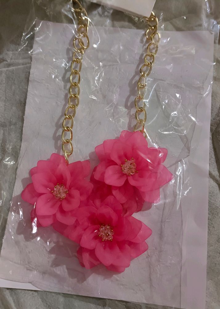 Korean Beach Flower Necklace 🌸