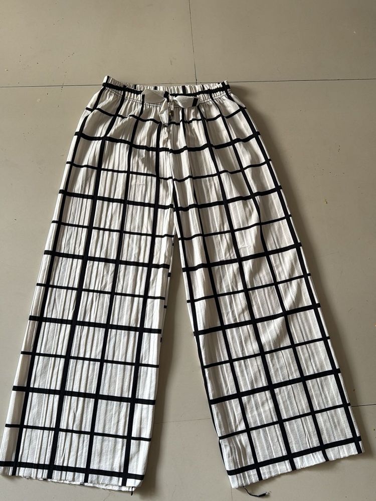 Stretchable White &amp;Black Trousers