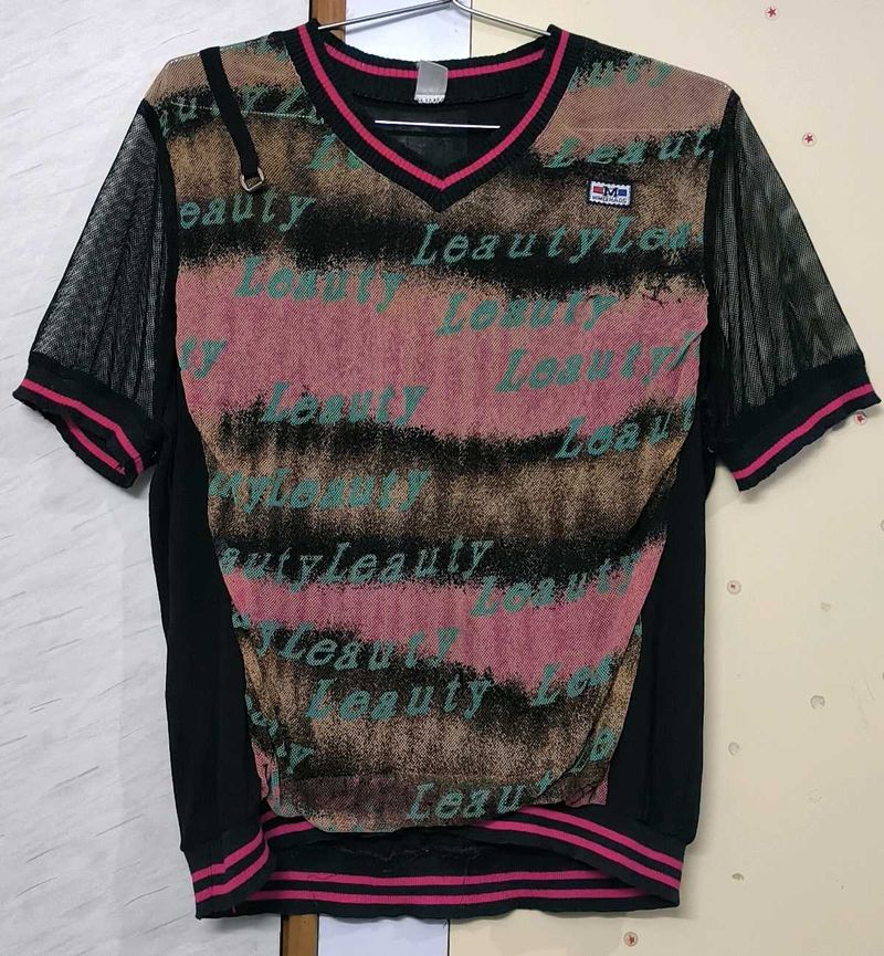 Unique Graphic Print Top 🎩