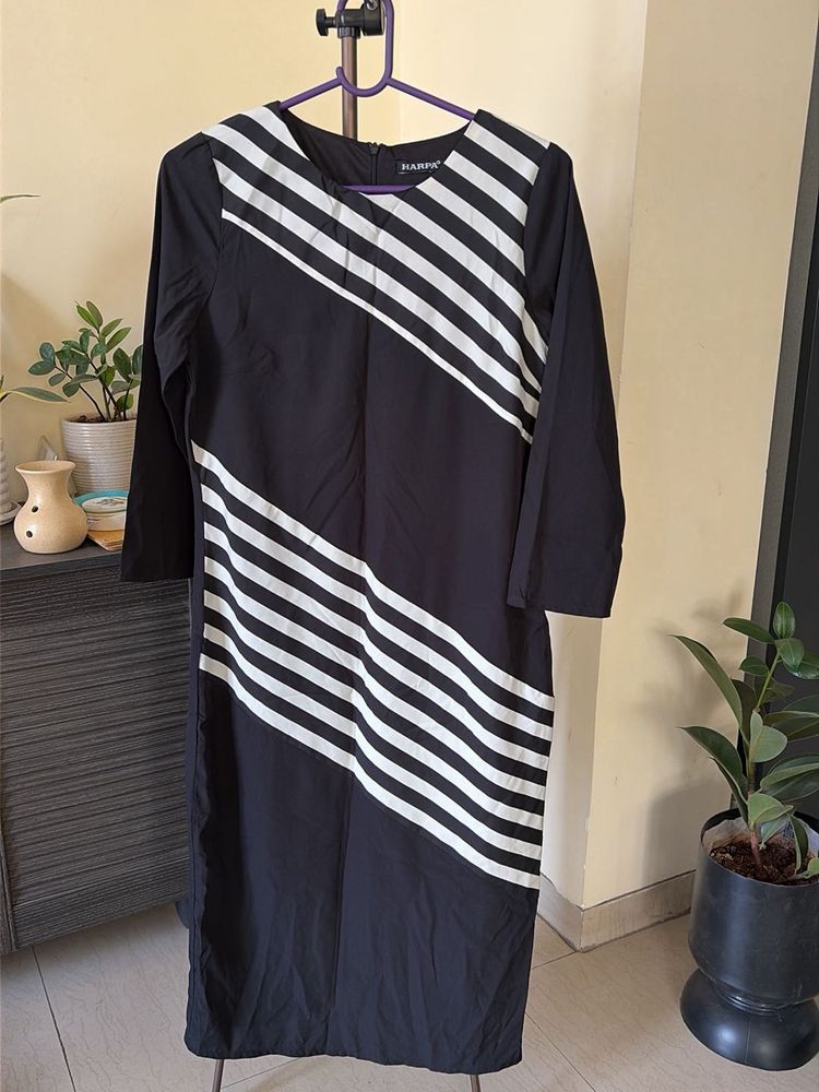 Chic Black &amp; White Striped Dress