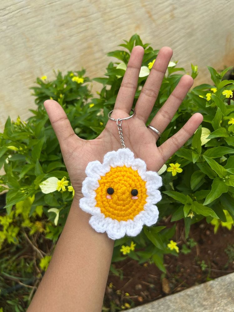 Crochet Daisy Keychain - Handmade Charm!