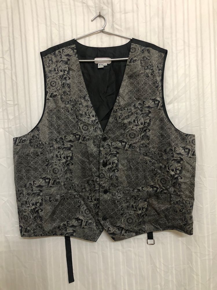 Lioyd Thompson Black Vest
