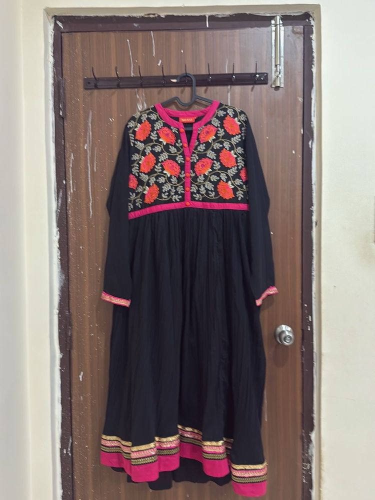 Floral Embroidered Kurta