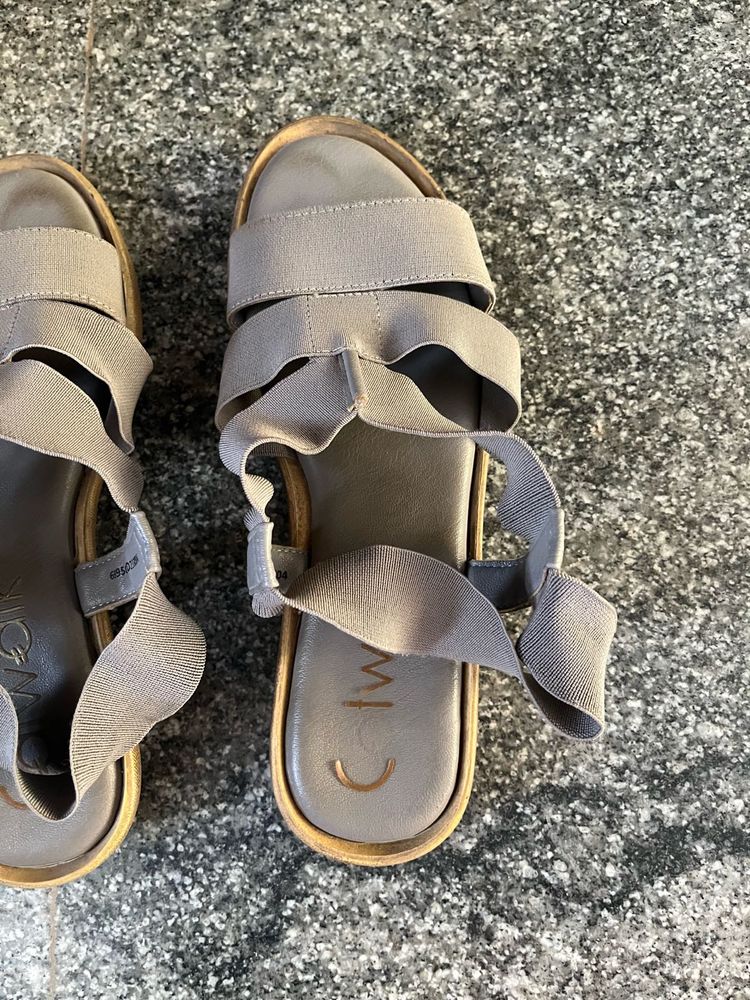Women sandals