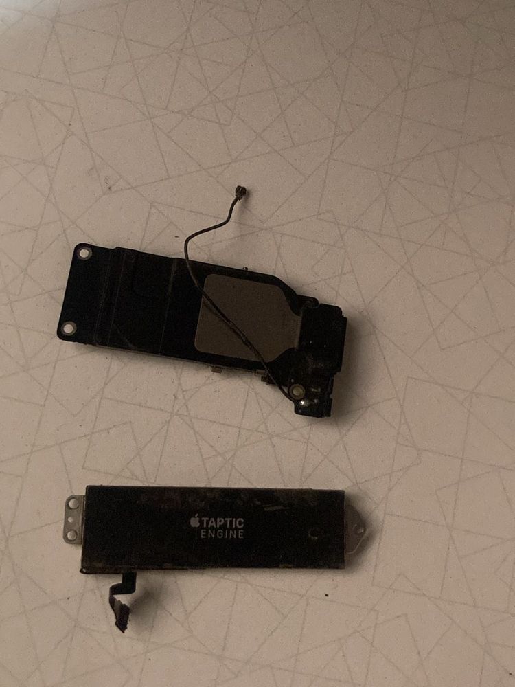 iPhone 7 Plus Speaker Charger Point