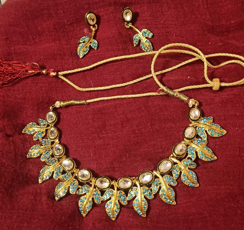 Unused Leaf Design Jewellery Set