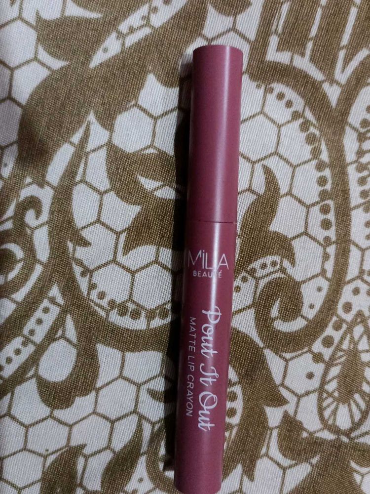 MILA BEAUTE Pout It Out Matte Lip Crayon