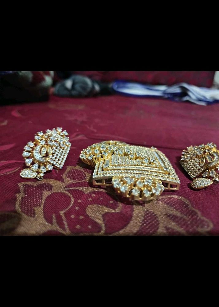 Sparkling Gold-Tone Jewelry Set