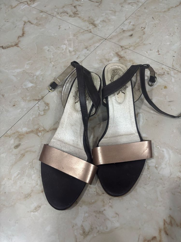 Golden N Brown Block Heels Size 3.5 Good Condition