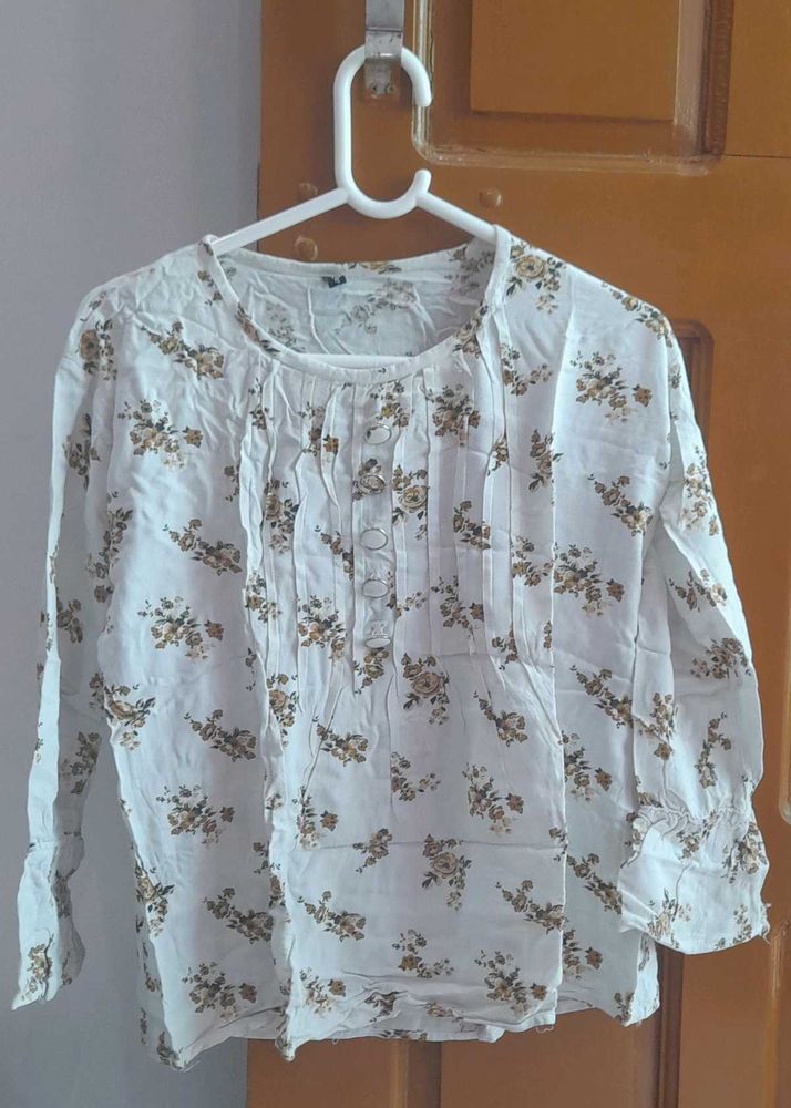 Vintage-Inspired Floral Button-Front Top – Soft