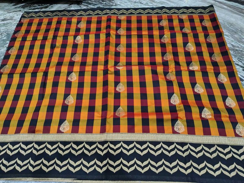 New Checkered Saree with Leaf Motifs