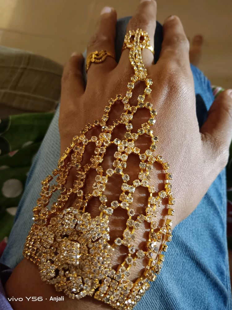 Sparkling Hand Harness