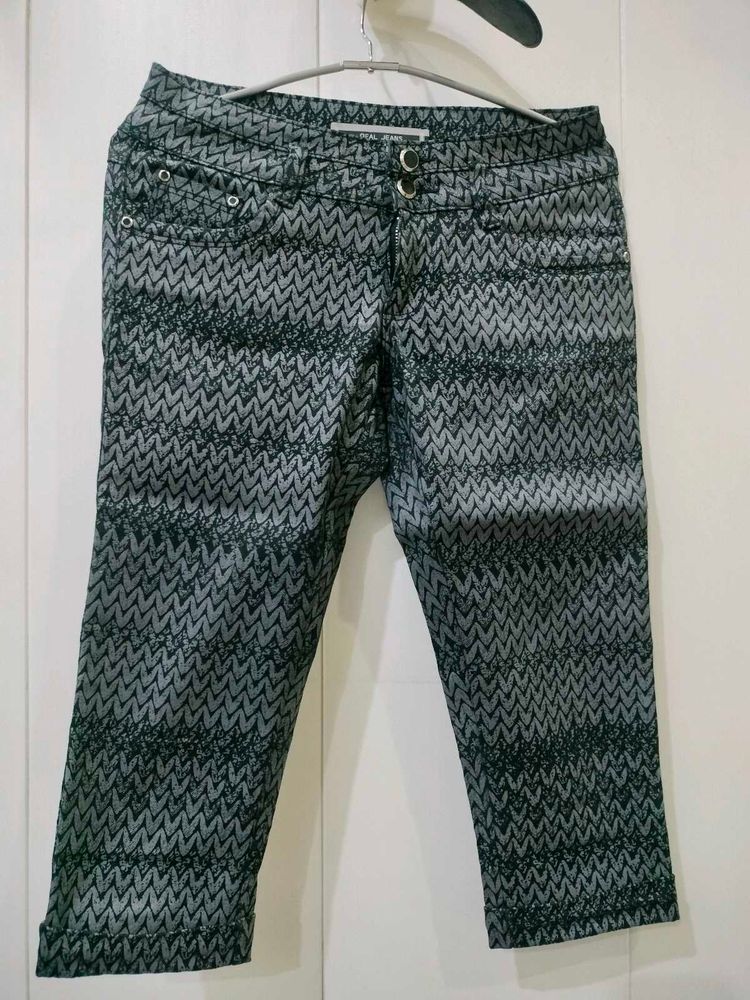 Black Grey Printed Capri Pants
