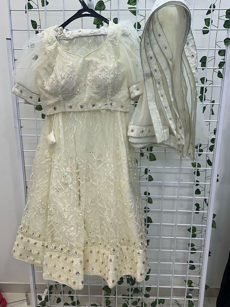 White Lehnga