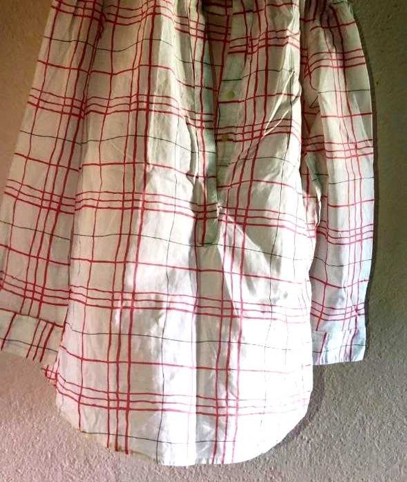Levi&#39;s White &amp; Red Plaid Long Sleeve Top